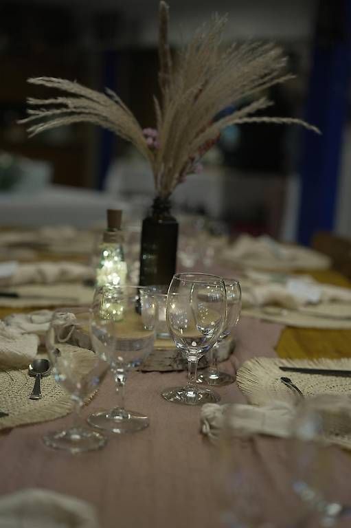 Tutte le decorazioni: Rosa Tischläufer & beige Servietten – Usato da Vinelz venduto da Sira810