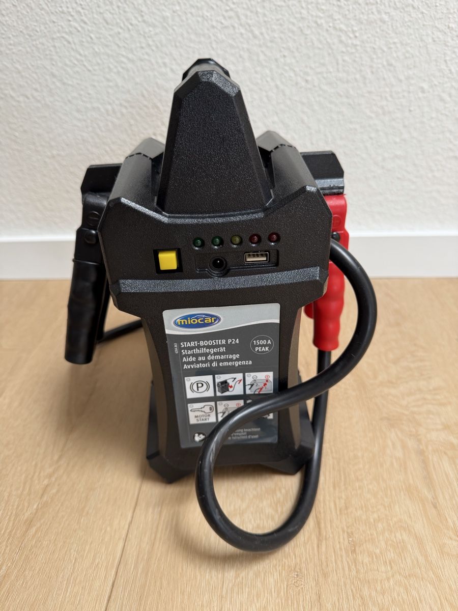 Caricabatterie: Start-Booster Starthilfegeraät 12V-Auto – Usato da Baar venduto da DiorHomme