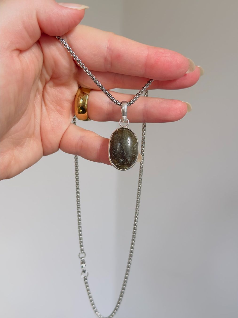 Ketten: Fashionable labradorite necklace – Neu und originalverpackt aus Genève von AGBERG 2