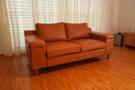 Ledersofa, braun, 2-plätzig. Sehr gut erhalten!