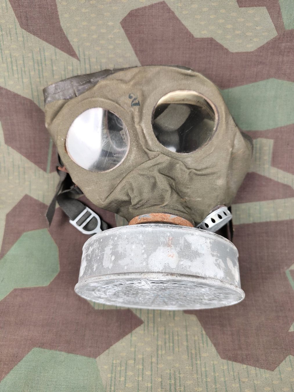 Uniformen: Gasmaske M44 mit Filter (zivil) – Gebraucht aus Bauma von SwissMilitaria