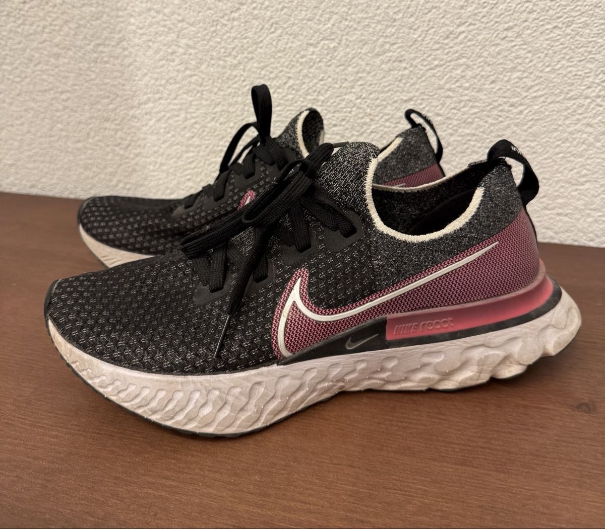 Nike Chaussures femmes: Nike Infinity React Grösse 41 wenig gebraucht – D'occasion à Feldbrunnen par excessively