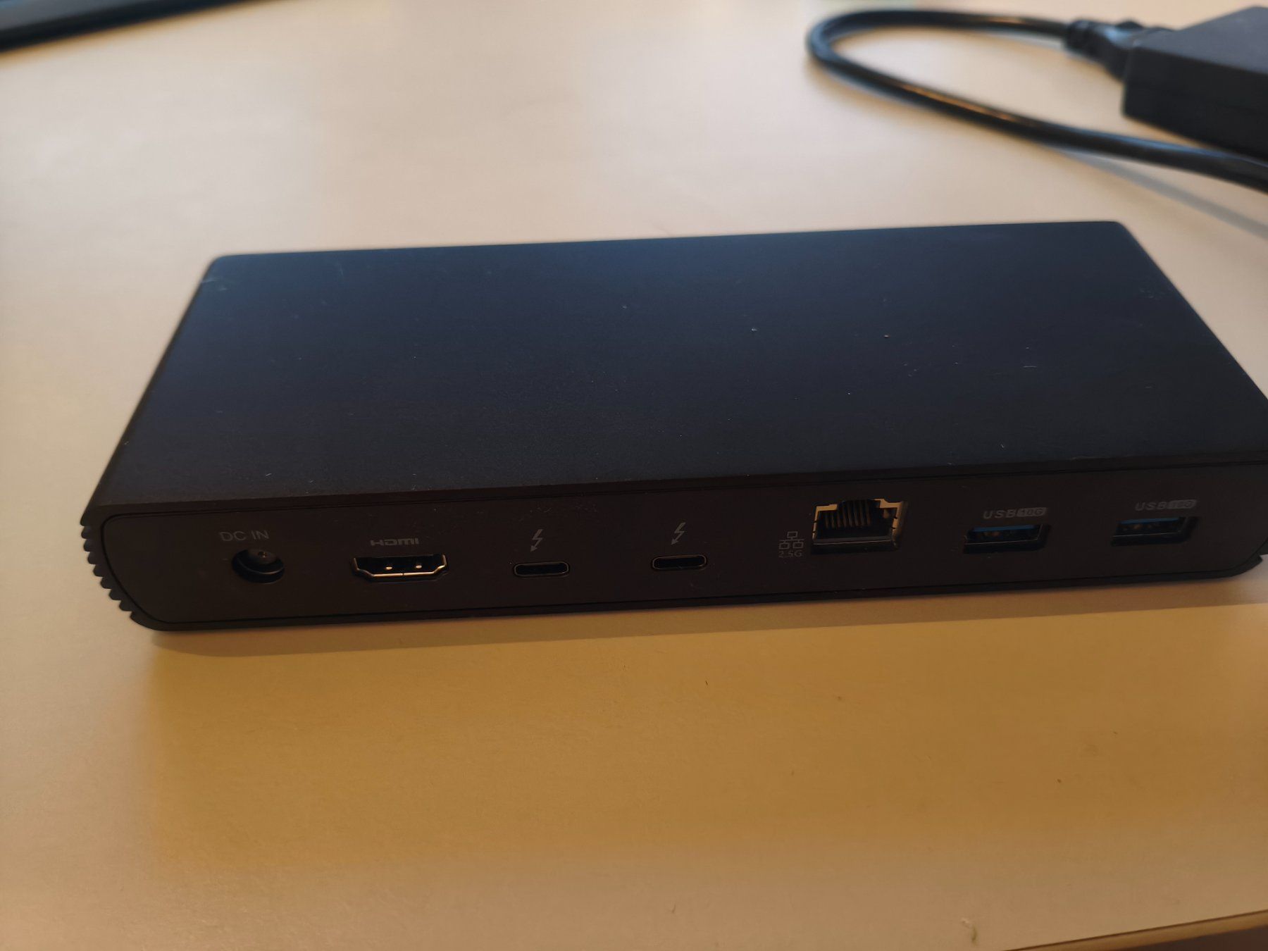Docking station: Amazon Basics Thunderbolt 4 Dockingstation mit Garantie – D'occasion à Uerikon par TechKing 1