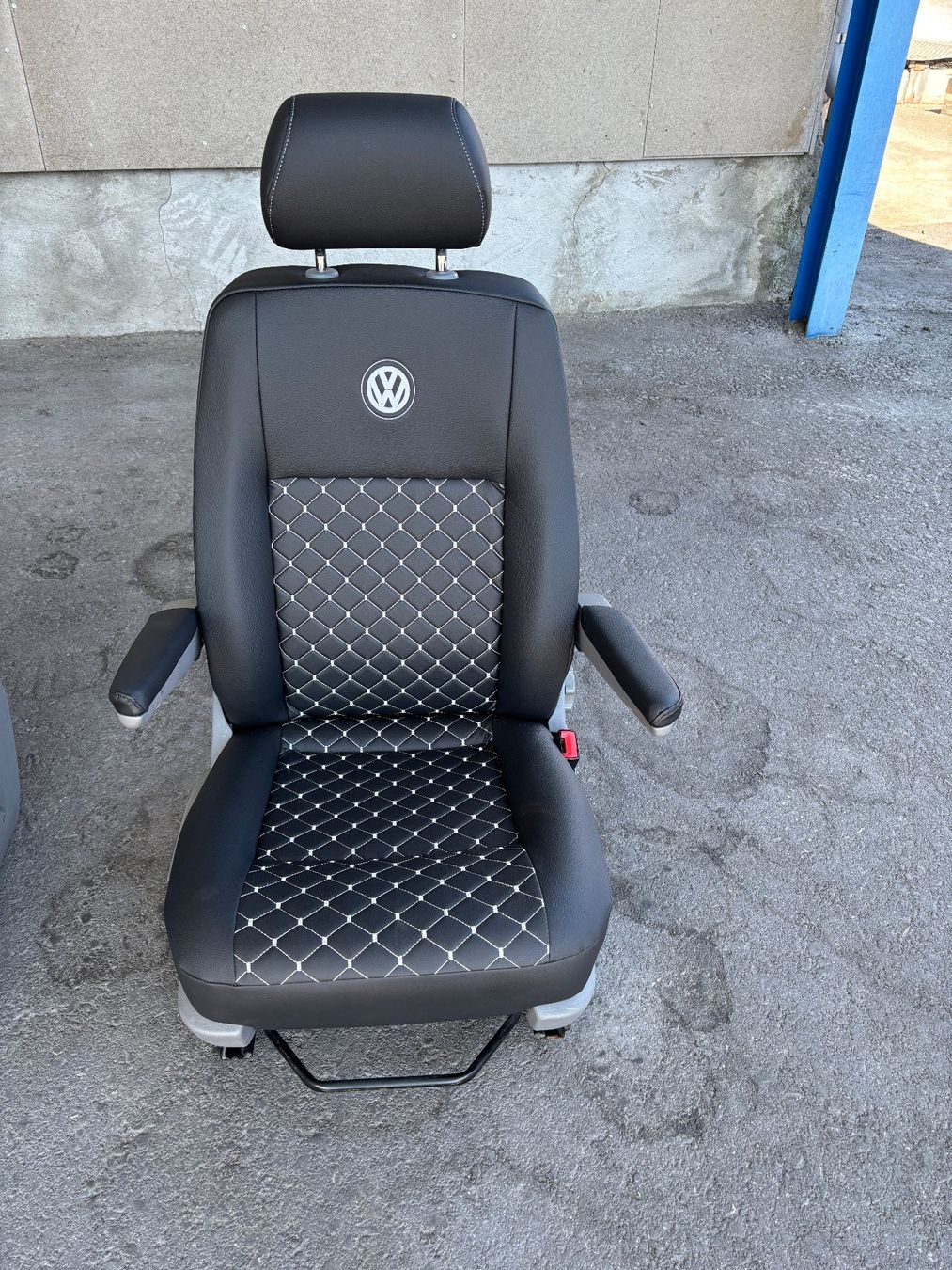 VW Toutes les pièces auto: VW T5 Beifahrersitz – D'occasion à Gams par mir_n5kk 3
