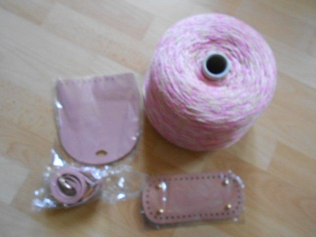 Lana: Häkelmaterial  für Rucksack ect. Rose – Nuovo (secondo la descrizione) da Flühli LU venduto da primula-47 6