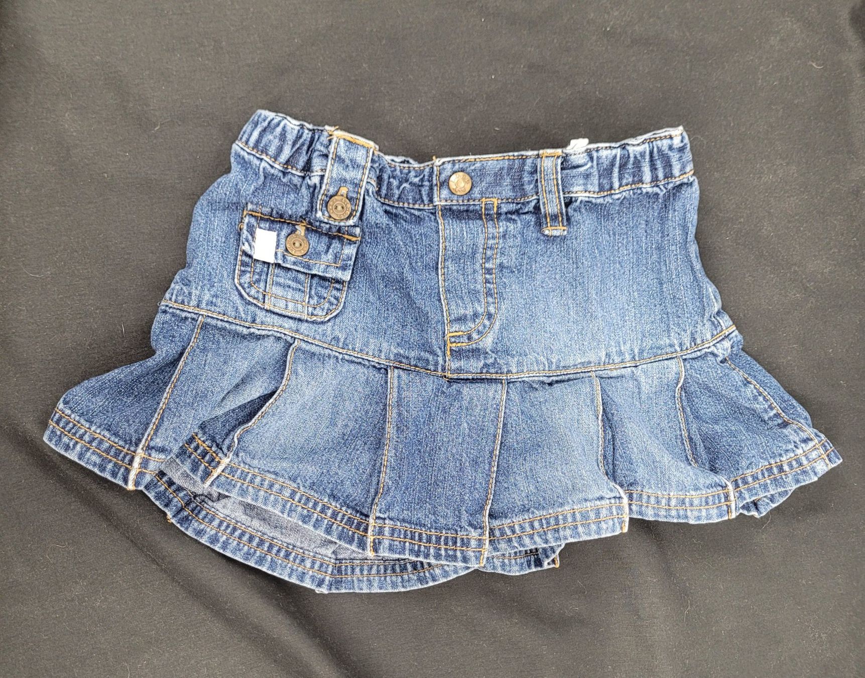 Kleiderpakete & -sets: Ensemble bébé Jupe en Jeans + Pull – Gebraucht aus Lausanne von PlusValue_Lausanne 1