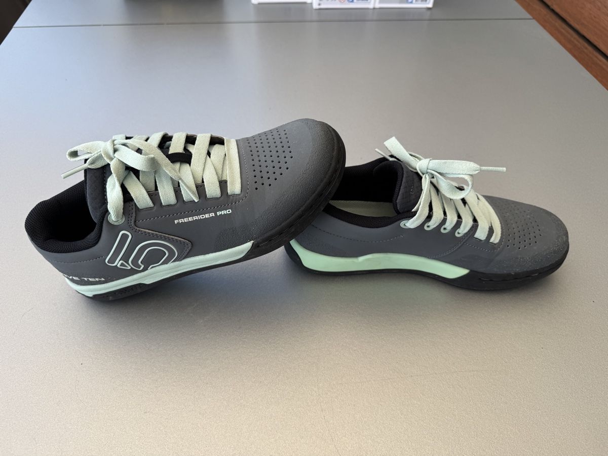 Five Ten Chaussures femmes: Five Ten Freerider Pro Schuhe, Grösse 40, neuwertig – Neuf (Voir description) à Münsingen par ambuehl81 1