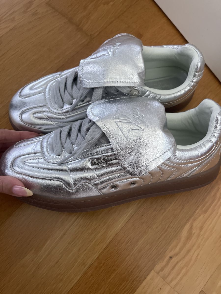 Pepe Jeans Scarpe da donna: Pepe Jeans Baskets argentées brillantes – Nuovo (secondo la descrizione) da Colombier NE venduto da ann_9k9k 1