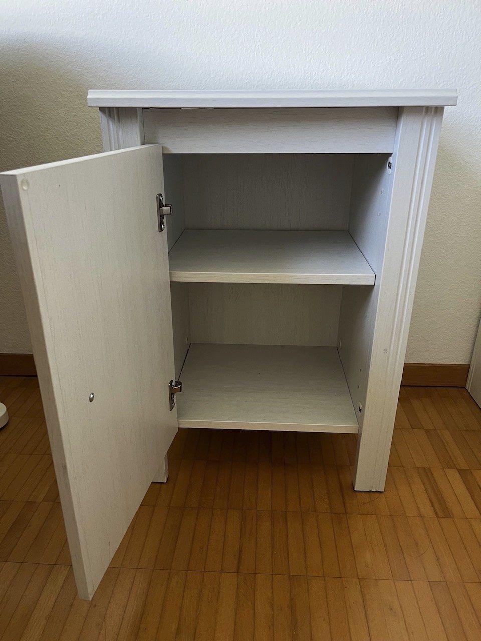 Ikea Nachttische: Weisser Ikea Nachttisch – Gebraucht aus Zürich von Timo_G 2