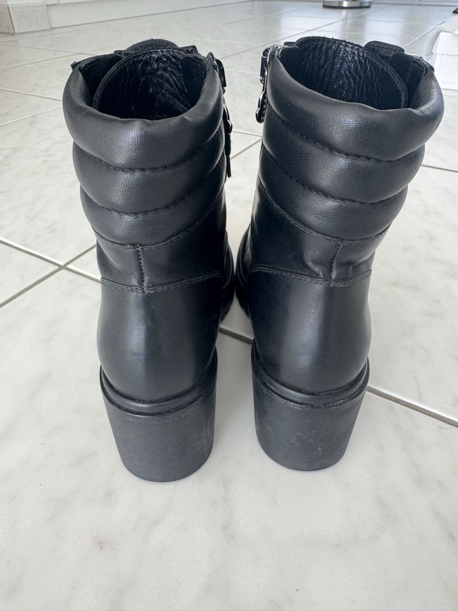 Moncler Scarpe da donna: Moncler Stiefel Combatboots schwarz – Nuovo (secondo la descrizione) da Uetikon am See venduto da sop_vw5x 2
