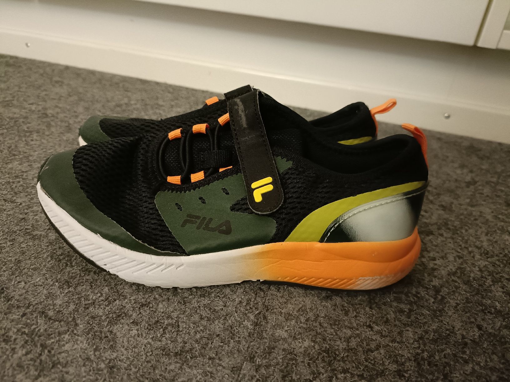 Fila Scarpe per ragazzi: Fila Kinderschuhe Grösse 32 gebraucht – Usato da Bergdietikon venduto da Bico01 1