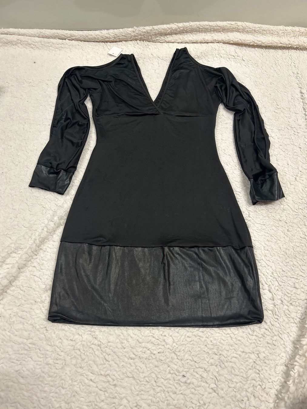 Kleider: Second Skin Cocktailkleid Ausschnitt Gr M NEU Gratis Versand – Neu und originalverpackt aus Regensdorf von Spyke55