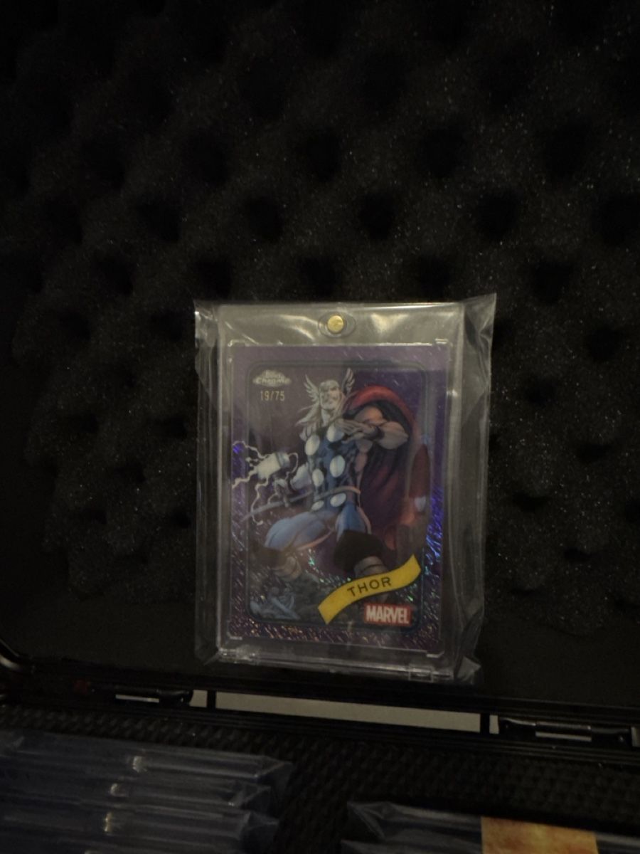 Topps Carte collezionabili: Topps Chrome Marvel 2025 Thor Purple /75 – Usato da Dulliken venduto da alpi.cards