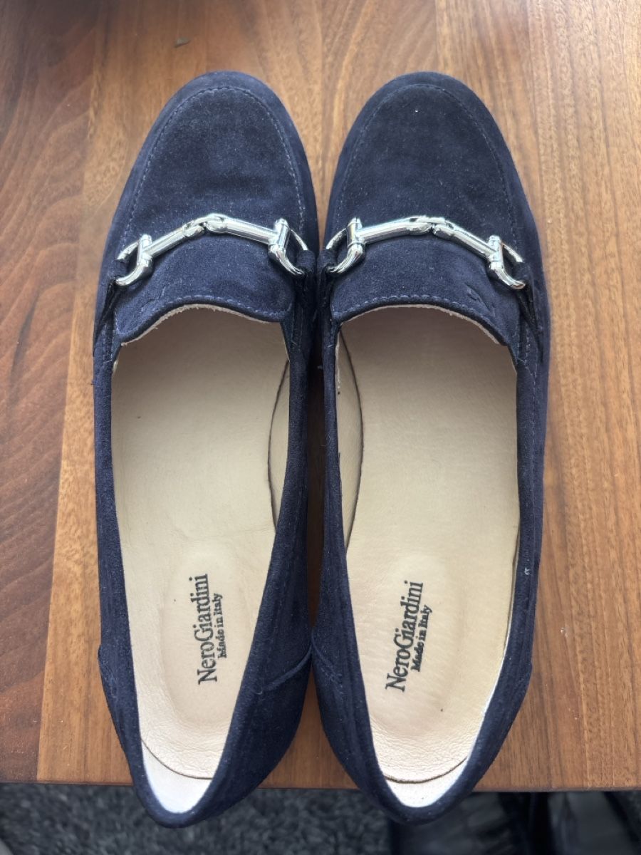 Scarpe da donna: Nero Giardini , Gr 37 – Usato da Embrach venduto da Dmoney 2
