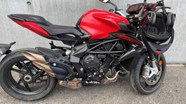 Moto MV Agusta Brutale 800 rouge