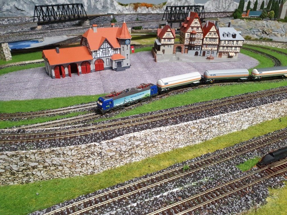 Hobbytrain Modellini di ferrovie: HobbyTrain Vectron Hupac. BLS Cargo N – Usato da Henau venduto da fag_lzx9 4