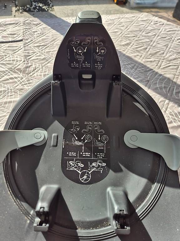 Auto-Kindersitze: Cybex Babyschale inkl. Base – Gebraucht aus Volketswil von LeosLastL 2