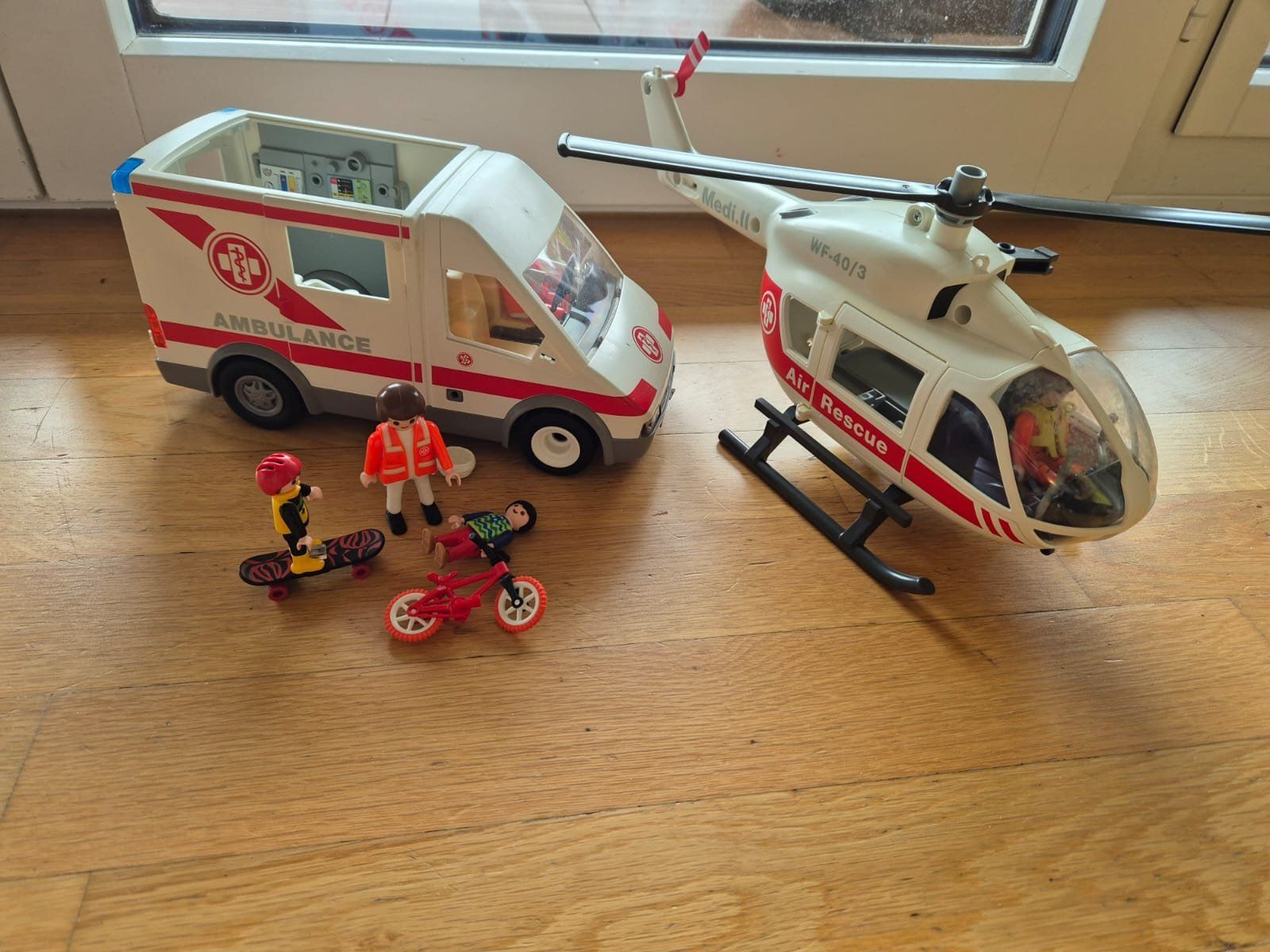 Playmobil Giocattoli: Playmobil Ambulanz & Helikopter – Usato da Au ZH venduto da Cristiano9 1