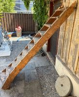 Rustikale Holztreppe