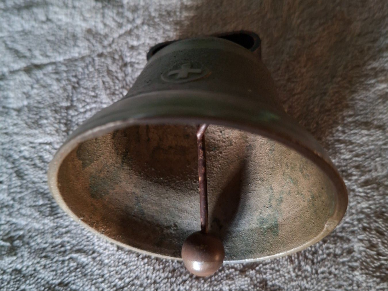 Campanacci mucche: Schweizer Glocke mit Schweizer Kreuz aus  massivemMessing – Usato da Otelfingen venduto da silver-moon 2