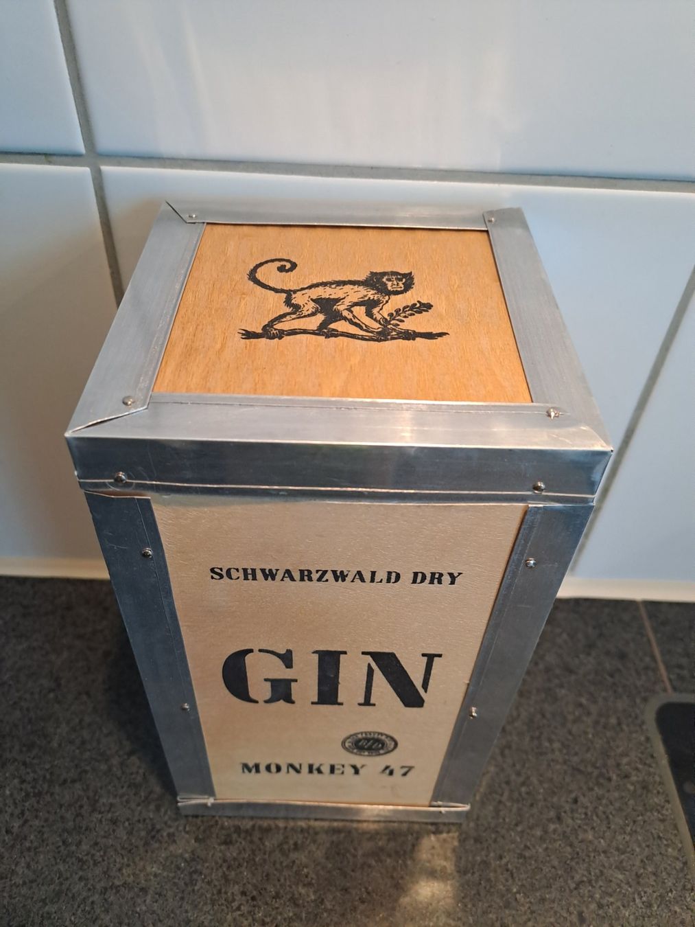 Monkey 47 Spirituosen: Monkey 47 Gin Distiller's Cut 2016 mit Goldring und Box – Neu und originalverpackt aus Elsau von Kellerraeumung 8