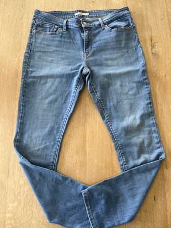 Levi's Damen Jeans 711 Gr. 32/30, neuwertig, perfekt für den