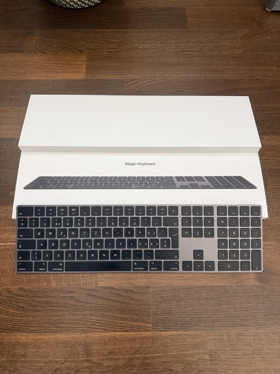 Apple Tastiere: Apple Magic Keyboard mit Ziffernblock Space Grau – Nuovo (secondo la descrizione) da Brugg AG venduto da dFir-023