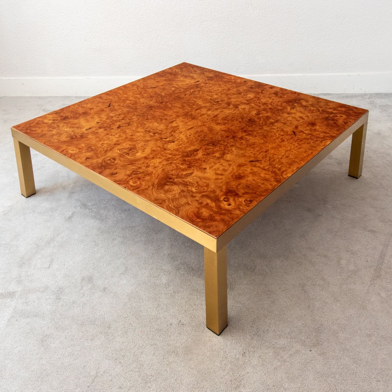 Tavoli: Table basse loupe d’érable et laiton – Usato da Lausanne venduto da eamescharly