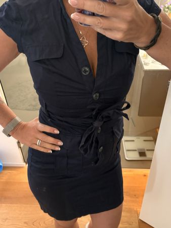 Dunkelblaues Kleid mit Gürtel, Grösse 36