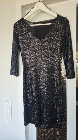 Schwarzes Paillettenkleid, Grösse S