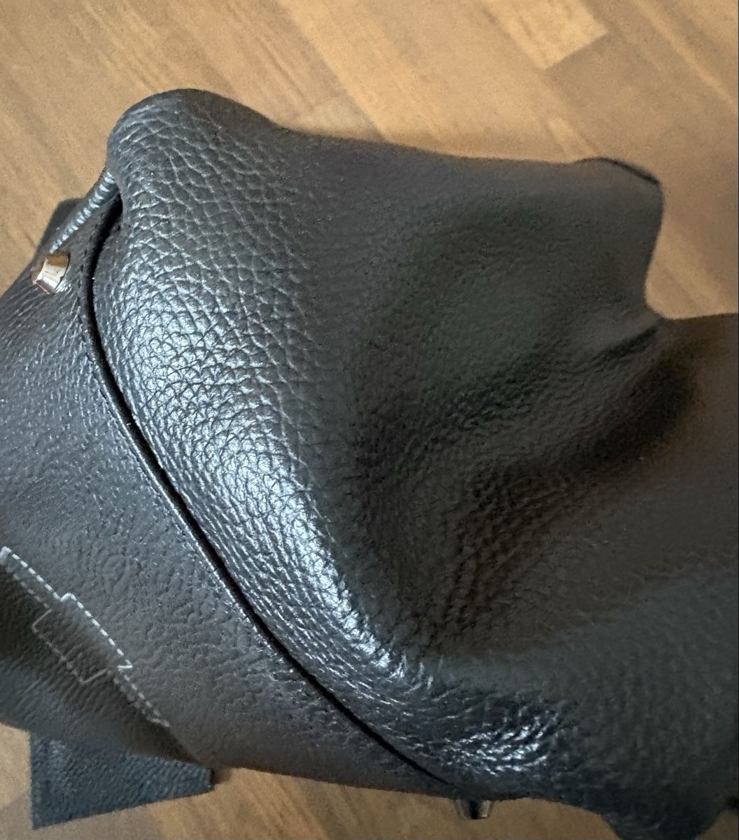 Taschen: Pack Easy Ledertasche Loris, schwarz mit Schultergurt – Gebraucht aus Baden von est_92cz 4