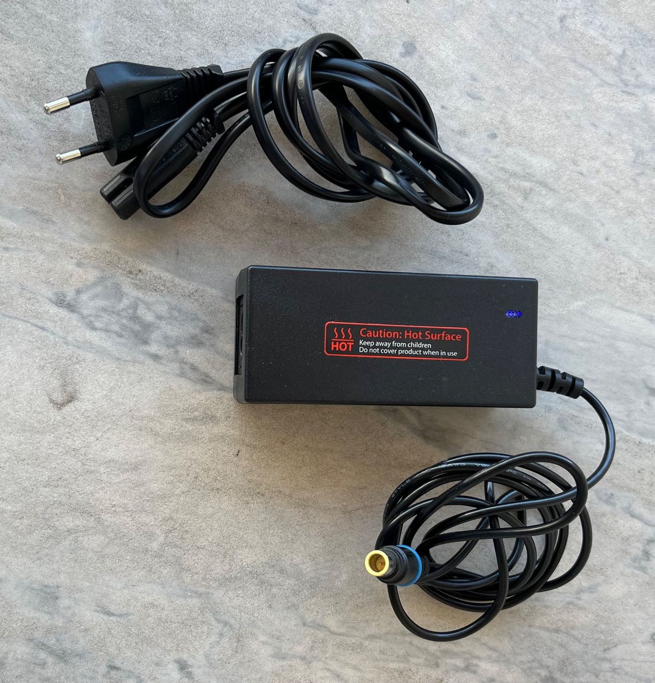 Goal Zero Batterie: Goal Zéro Yéti 200x Lithium + Panneaux Boulder 100 Briefcase – Usato da Genève venduto da Dragonfish 5