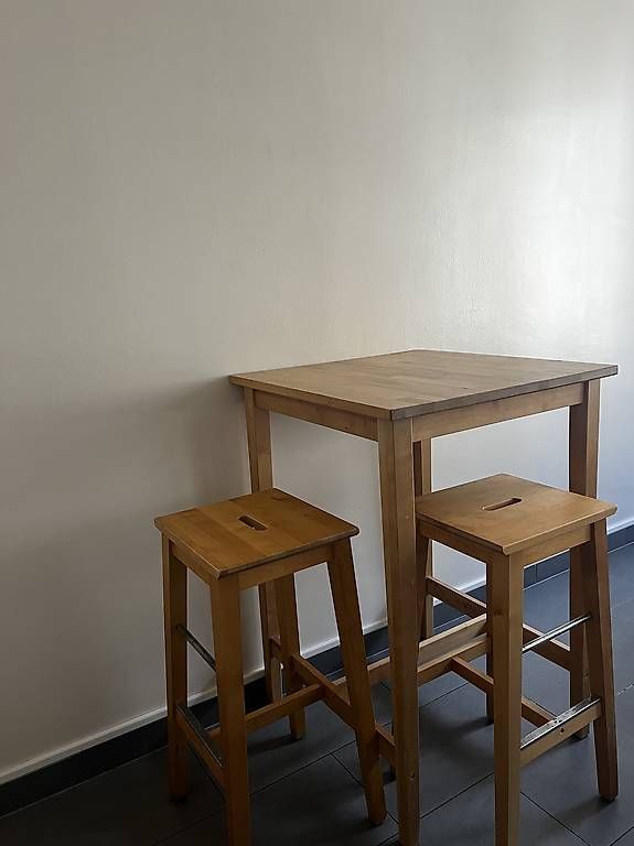 Tischset: Table haute IKEA + 2 tabourets – Gebraucht aus Genève von cma_5k7g