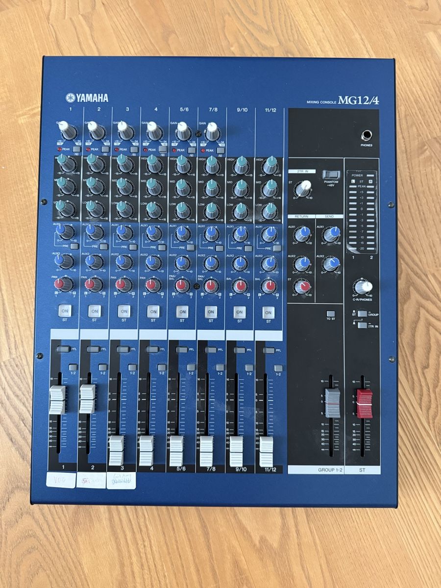 Yamaha Console di mixaggio: Yamaha analog Mischpult MG12/4 – Usato da Münsingen venduto da Immergutbedient