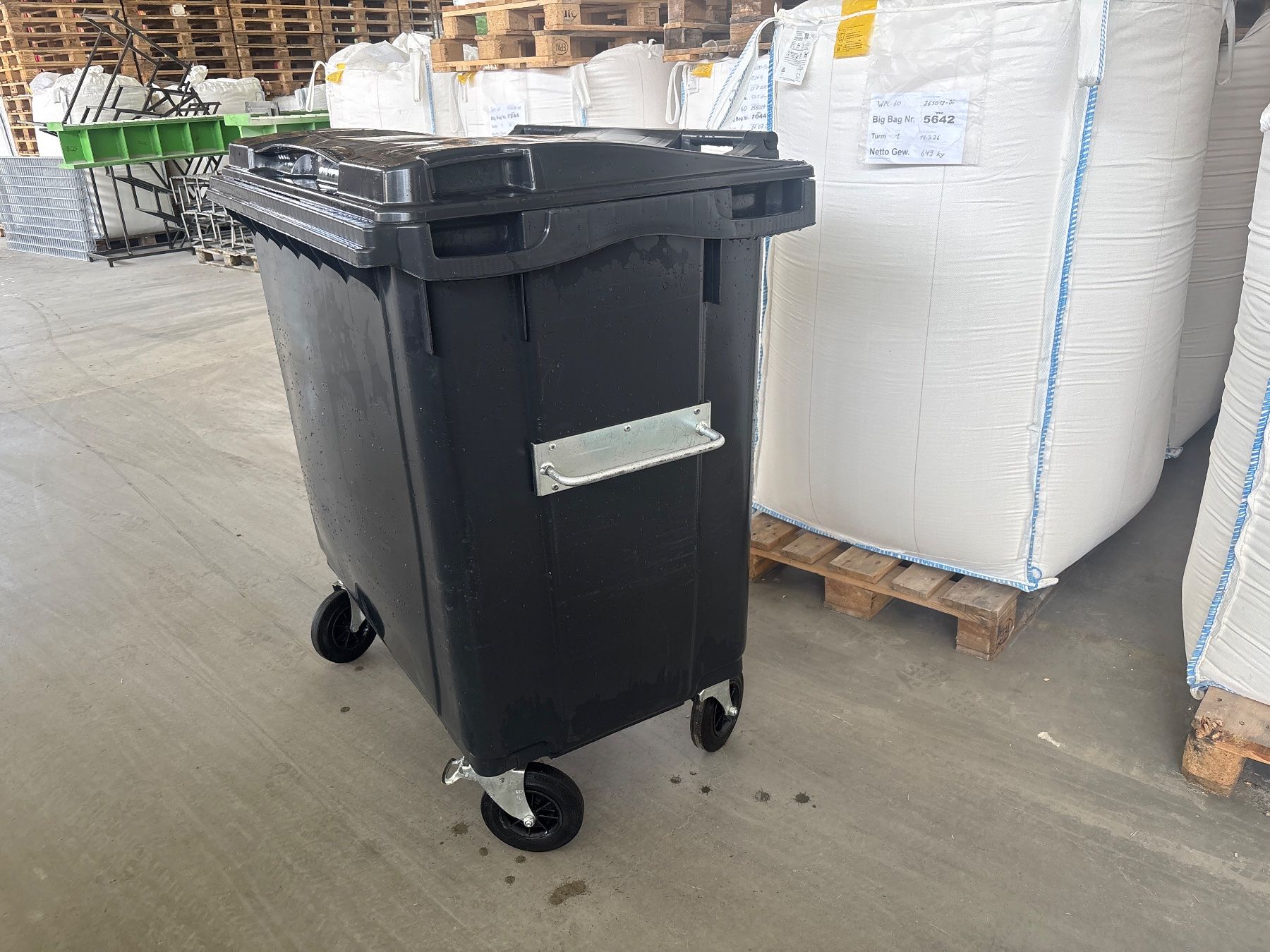 Altro per Ufficio & Commercio: Container Abfallcontainer Kunststoff 6221 Rickenbach – Nuovo (secondo la descrizione) da Emmenbrücke venduto da Plan-C-Liquidationen 1