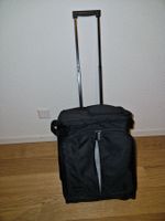 Schwarzer Trolley-Einkaufswagen, ideal da spez. Isoliert!