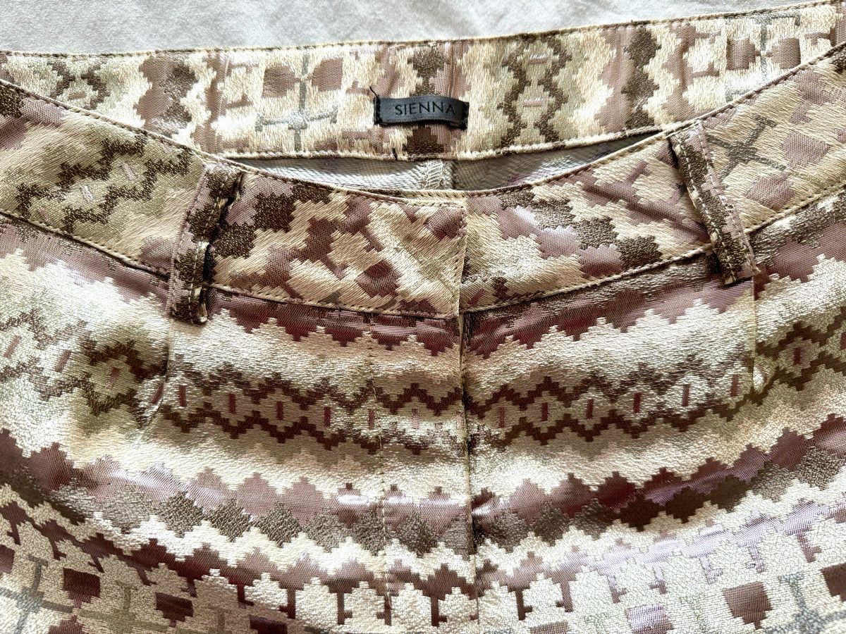 Pantaloni: Kurze Hose mit Glitzereffekt, Grösse 38 – Nuovo (secondo la descrizione) da Amriswil venduto da Apfelfreak 1