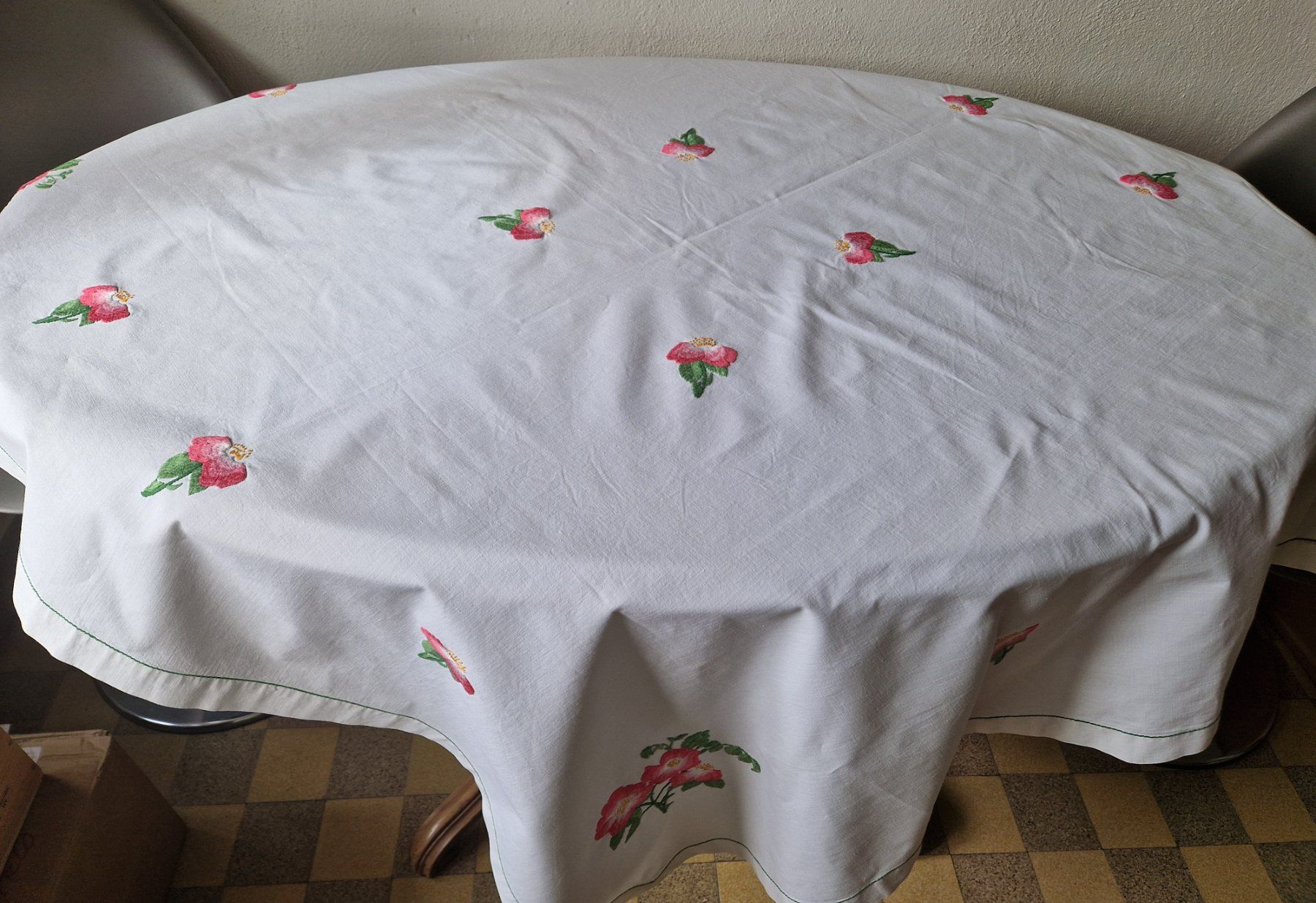 Altra biancheria da tavola: Tischdecke Handarbeit, Wildrose, 123x140cm – Usato da Bern venduto da Antikbatik 1