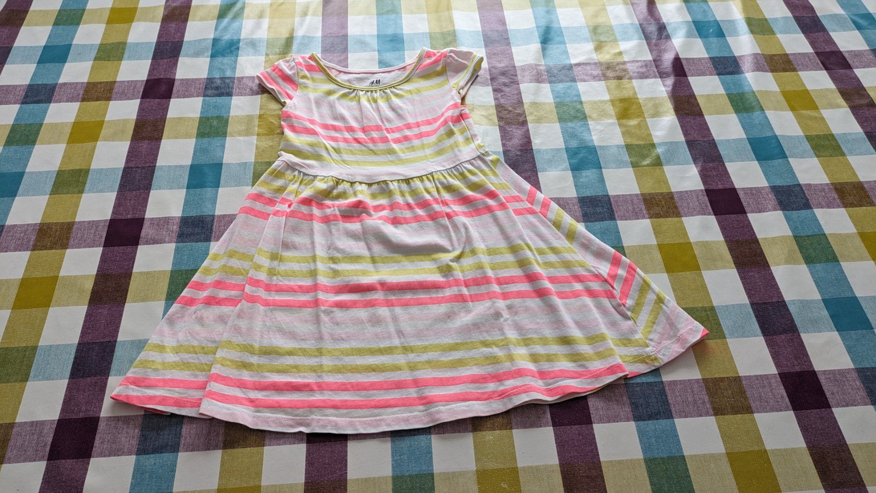 H&M Kleider & Röcke: Süsses buntes Sommerkleid - Gr. 98/104 – Gebraucht aus Staufen von Fleby84