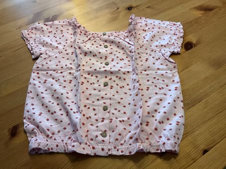 Leichte Sommer-Bluse mit Erdbeerenprint,  Gr. 140