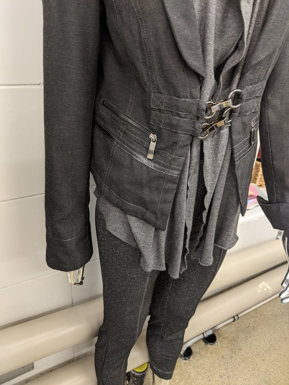 Completi & Tailleur: Oberteil Gr 40 mit Leggins Gr 36 – Usato da Langnau am Albis venduto da Judithsebi 1