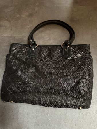 Tossi Handtasche geräumig, glitzernd grau mit Staubbeutel