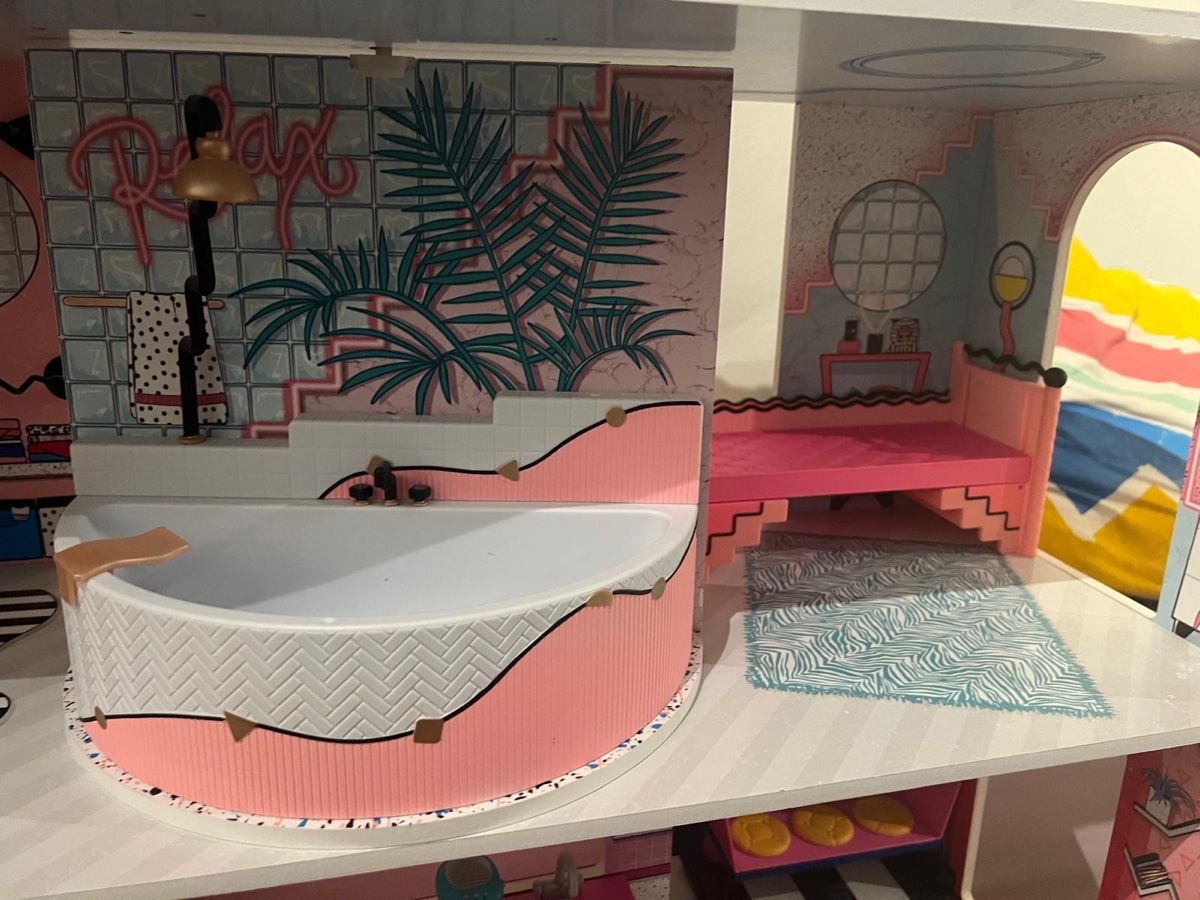 MGA Puppenhäuser & -möbel: L.O.L. Puppenhaus – Gebraucht aus Zug von JET09 3