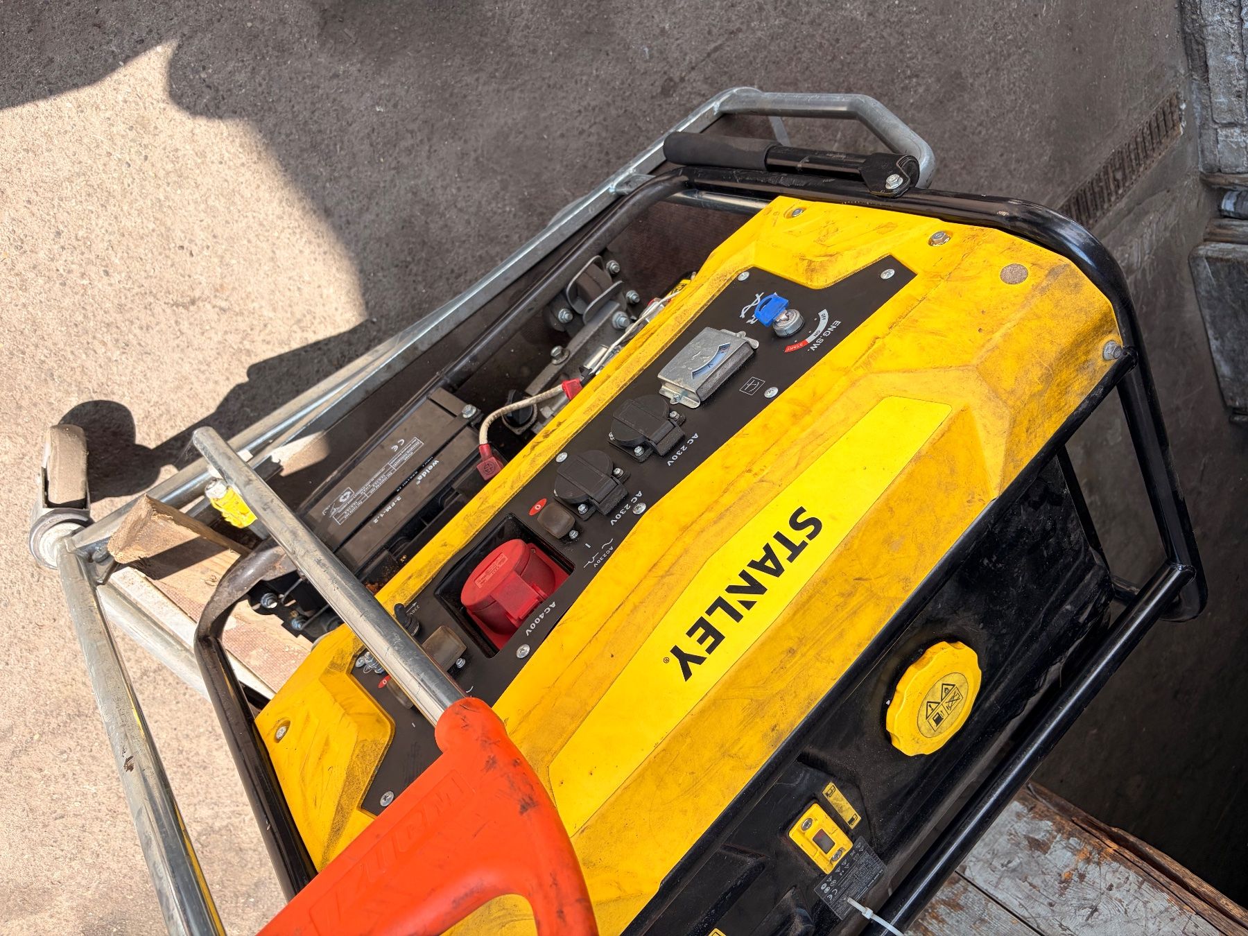 Stanley Generatori di corrente: Stromgenerator Benzin – Usato da Luterbach venduto da chi_n62c 8