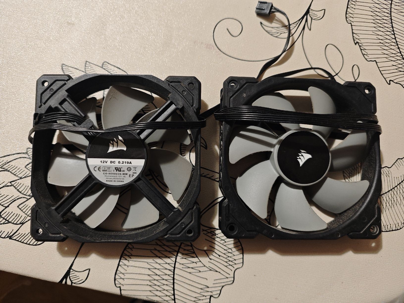 Corsair Ventilatoren: Zwei Corsair-Lüfter 120 mm. – Gebraucht aus Spiez von G555CS