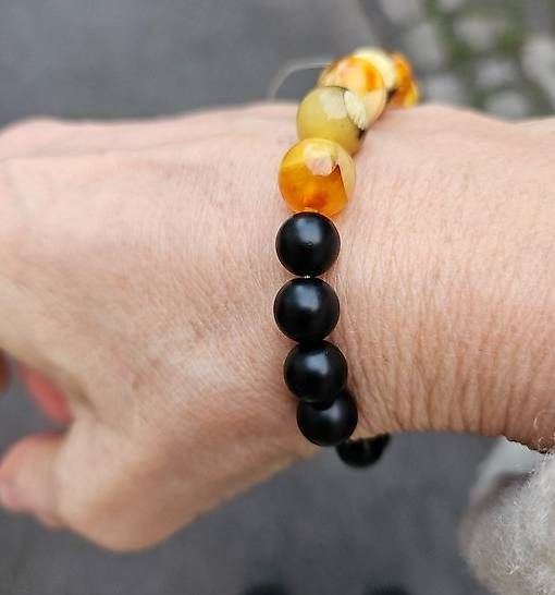 Bracelets: Armband Bernstein und Schungit – D'occasion à Zürich par pri_m8y5