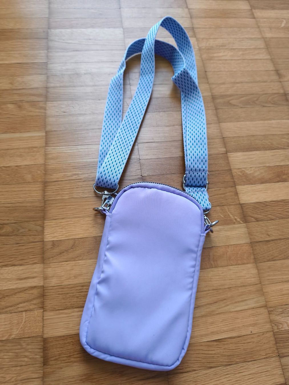 Kindertaschen: Flying Tiger Umhängetäschchen Handytasche usw violett – Neu und originalverpackt aus Uster von zebralino 2