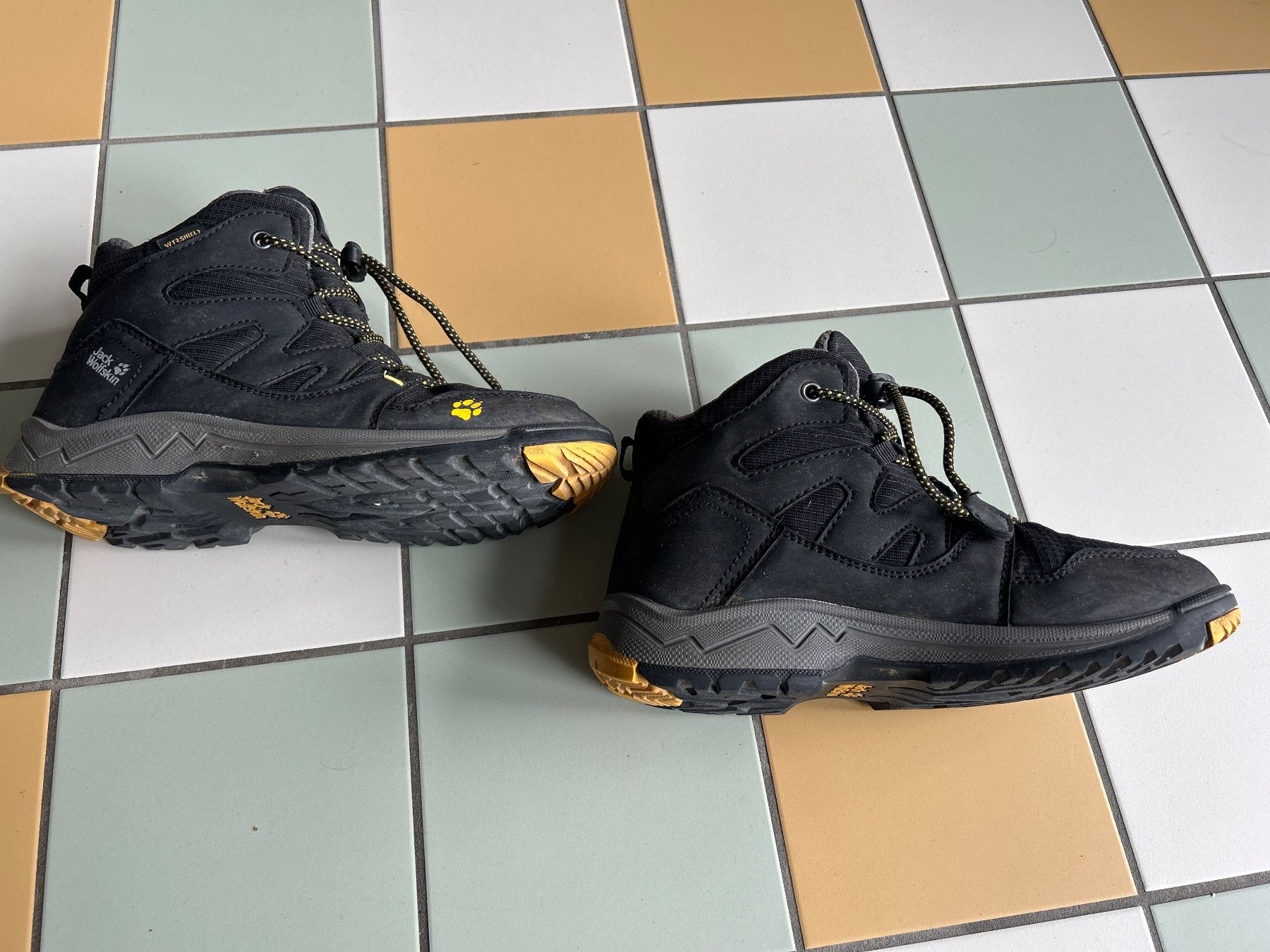 Jack Wolfskin Schuhe für Jungen: Jack Wolfskin-Wanderschuhe Gr. 36 – Gebraucht aus Zürich von Diekosaken 1