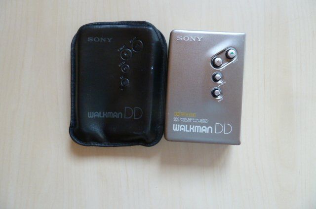Sony Lettore multimediale portatile: Sony Walkman DD 80 er Jahre – Usato da Benken ZH venduto da wolreuter