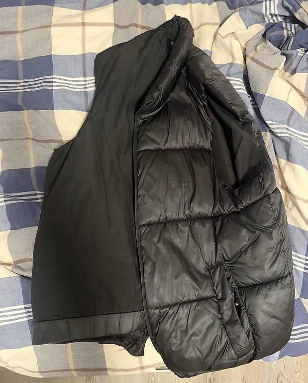 Gilets & Westen: Gilet noir taille S – Neu und originalverpackt aus La Croix (Lutry) von ize_tts8
